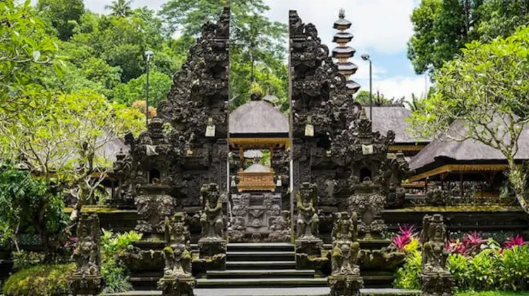 Tempat Wisata di Ubud-Pura Gunung Lebah