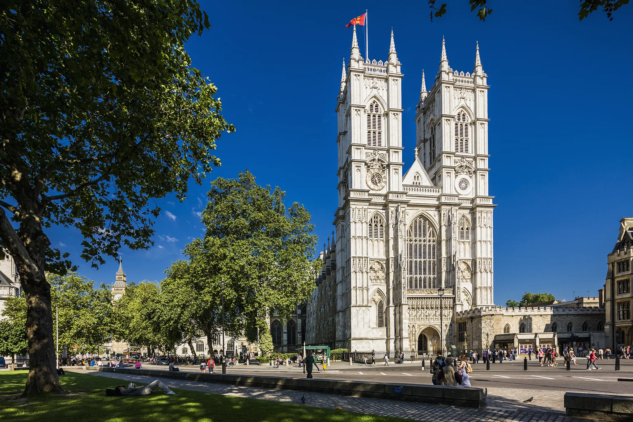 Book Cheap Flights from Belfast to London and Save Money