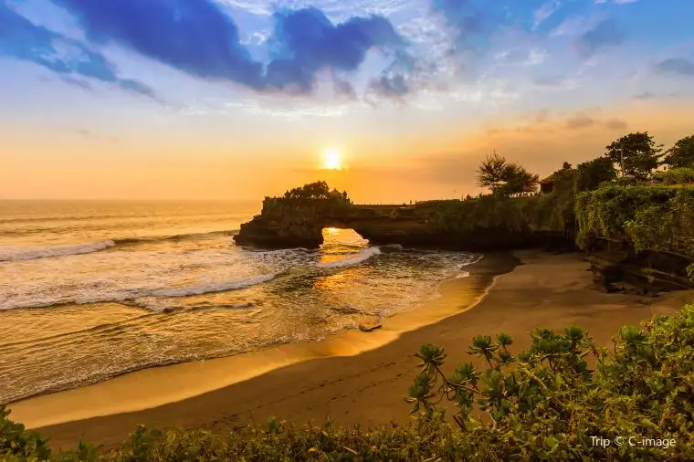 TANAH LOT TEMPLE