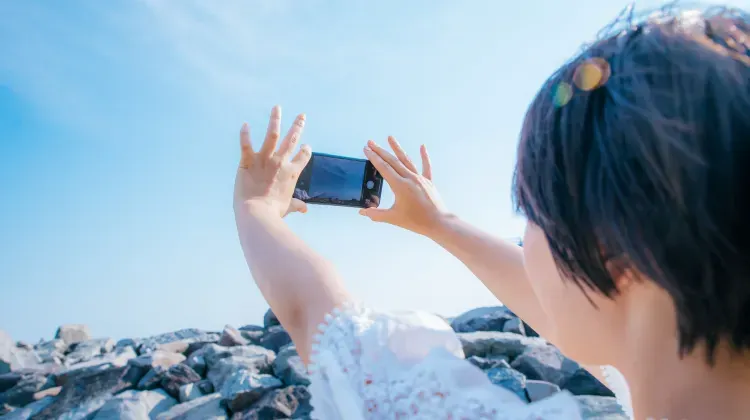 3 benefits of using an eSIM in Singapore