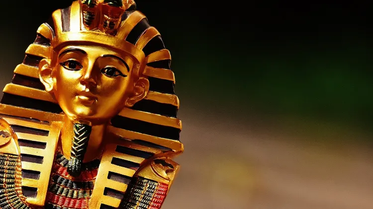 8.エジプト模様の刺繍バッグ