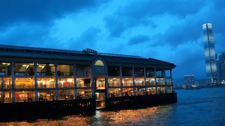 香港の年間降水量について