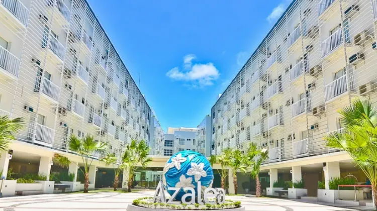 Hotel exterior entrance and building at Azalea Hotels & Residences Boracay