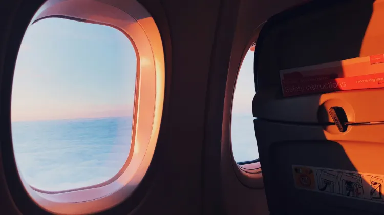 飛行機は予算を押さえて早く移動したい人におすすめ！