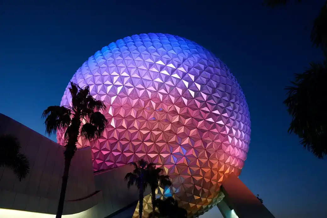 The EPCOT Ball – an iconic image of Florida. Source: Robert Horvick / unsplash