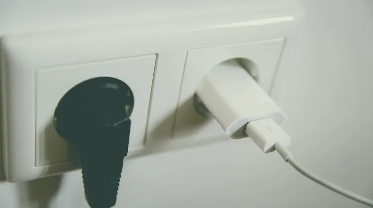 2.電圧・プラグの違いに注意する