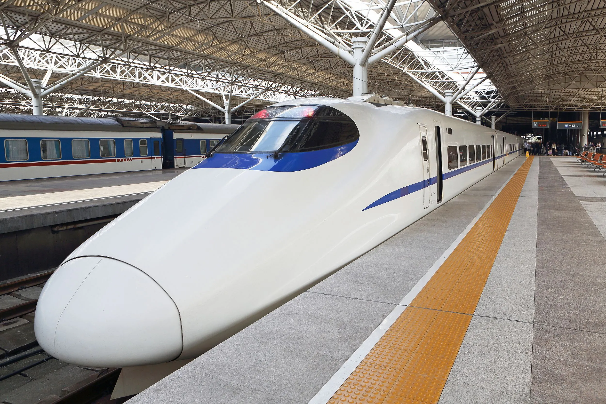 เซี่ยงไฮ้ไปยังกว่างโจว - เครื่องบิน VS รถไฟความเร็วสูงจีน