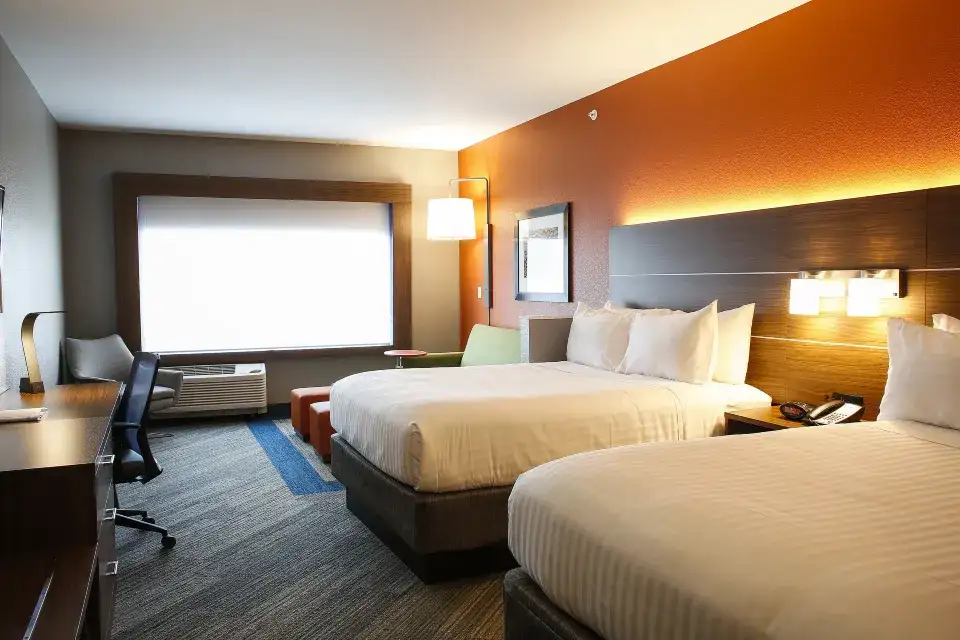Holiday Inn Express & Suites Downtown Louisville, an IHG Hotel