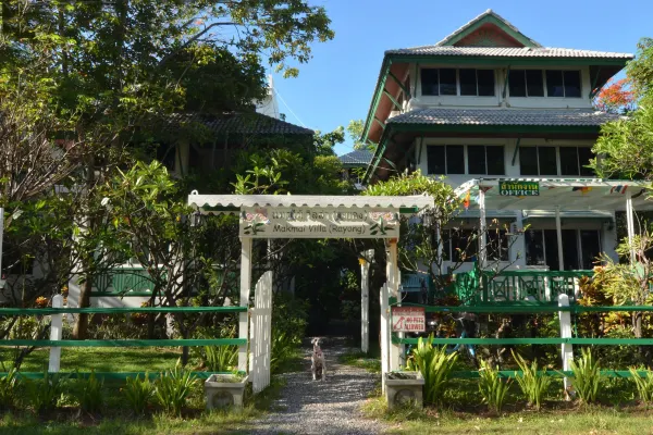 หาดแม่รำพึง ที่พัก - แมกไม้วิลล่า