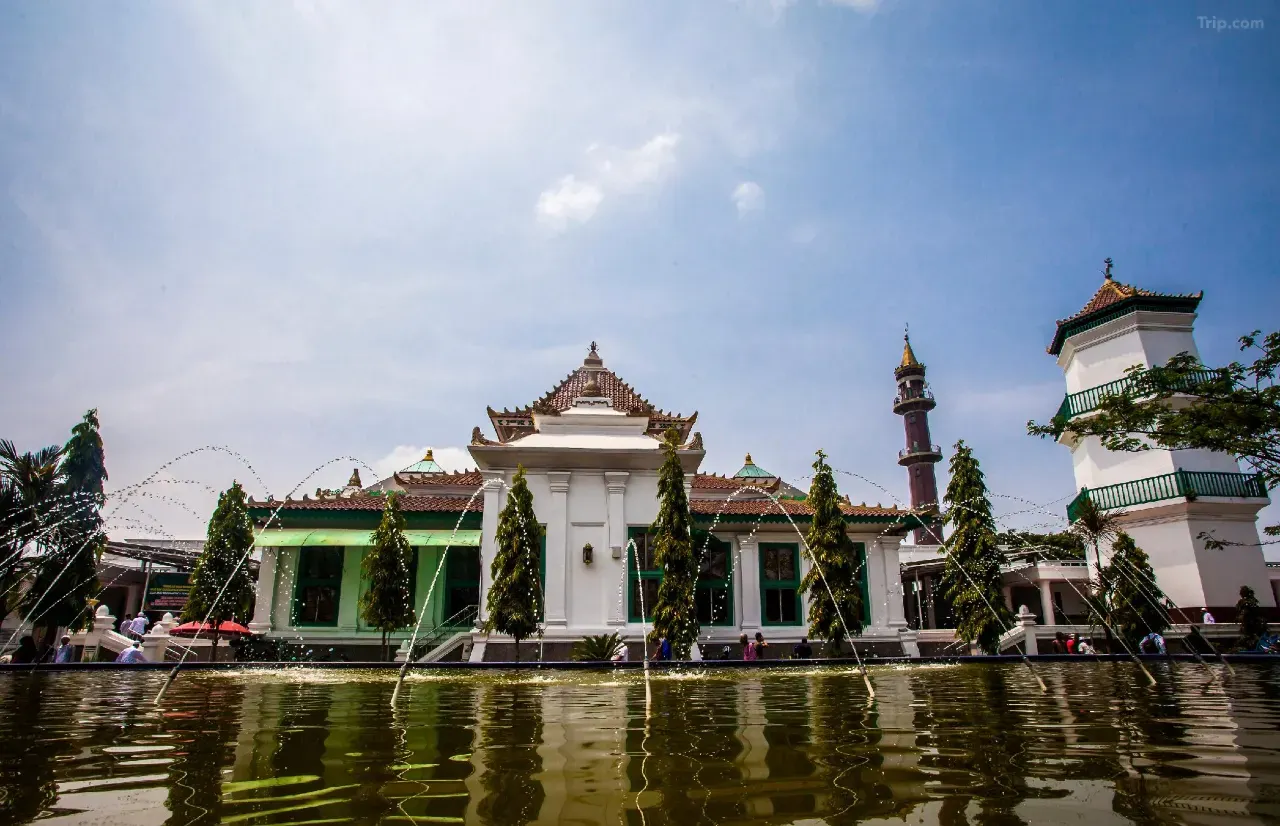 Wisata Kemuning-Masjid Agung Sultan Mahmud Badaruddin Jayo Wikramo