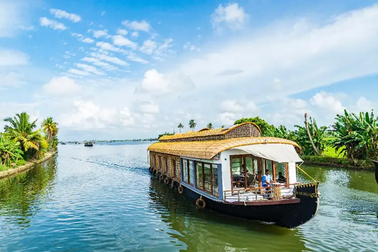 Source: Abhishek Prasad/ unsplash Alleppey is nicknamed "the Venice of the East"