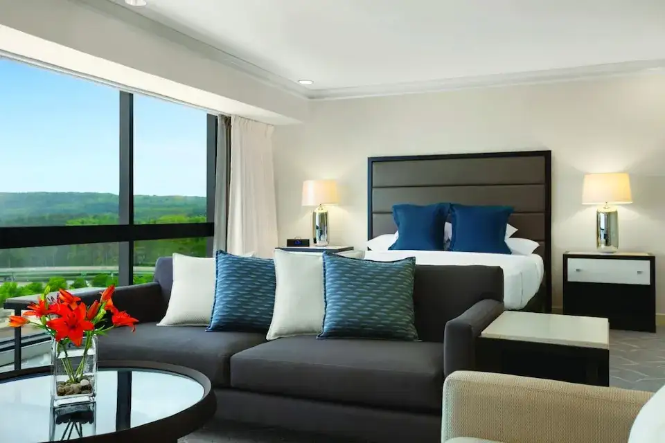 Hyatt Regency Birmingham - the Wynfrey Hotel - King Suite