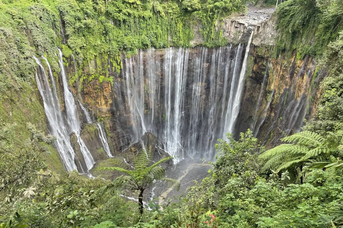 9.Tempat Wisata di Batu-Air Terjun Tumpak Sewu
