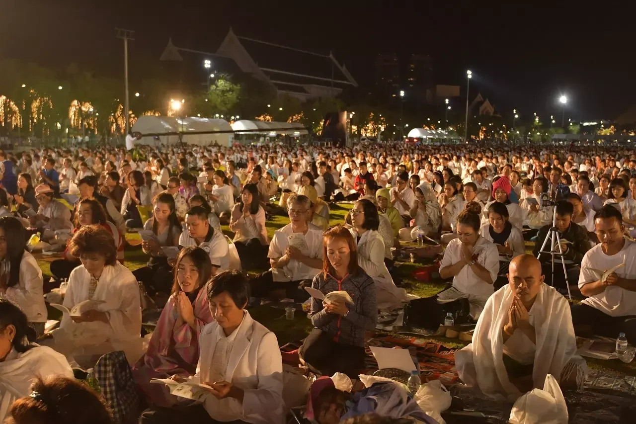 สวดมนต์ข้ามปี ที่ท้องสนามหลวง