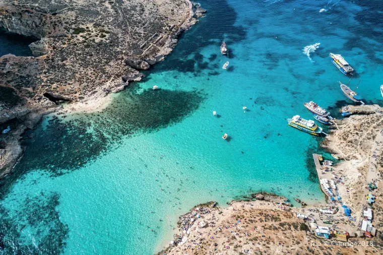 マルタのコンセントにはBFタイプの変換プラグを用意しよう！