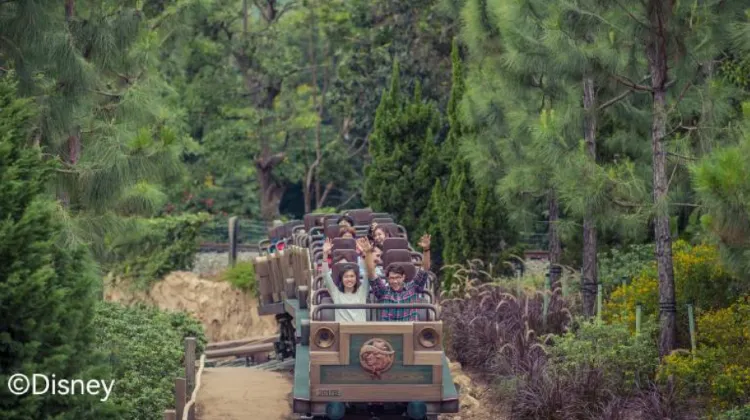 香港迪士尼樂園必玩設施：灰熊山極速礦車