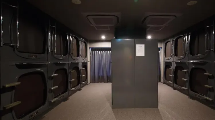 2.カプセルホテル ザネル上野御徒町（男性専用）