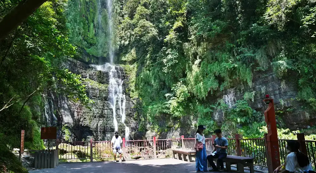 五峰旗瀑布