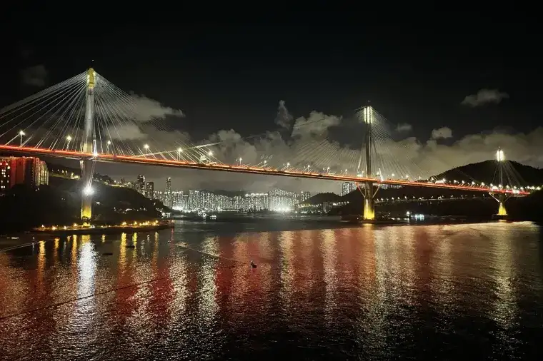 在深井看夜景