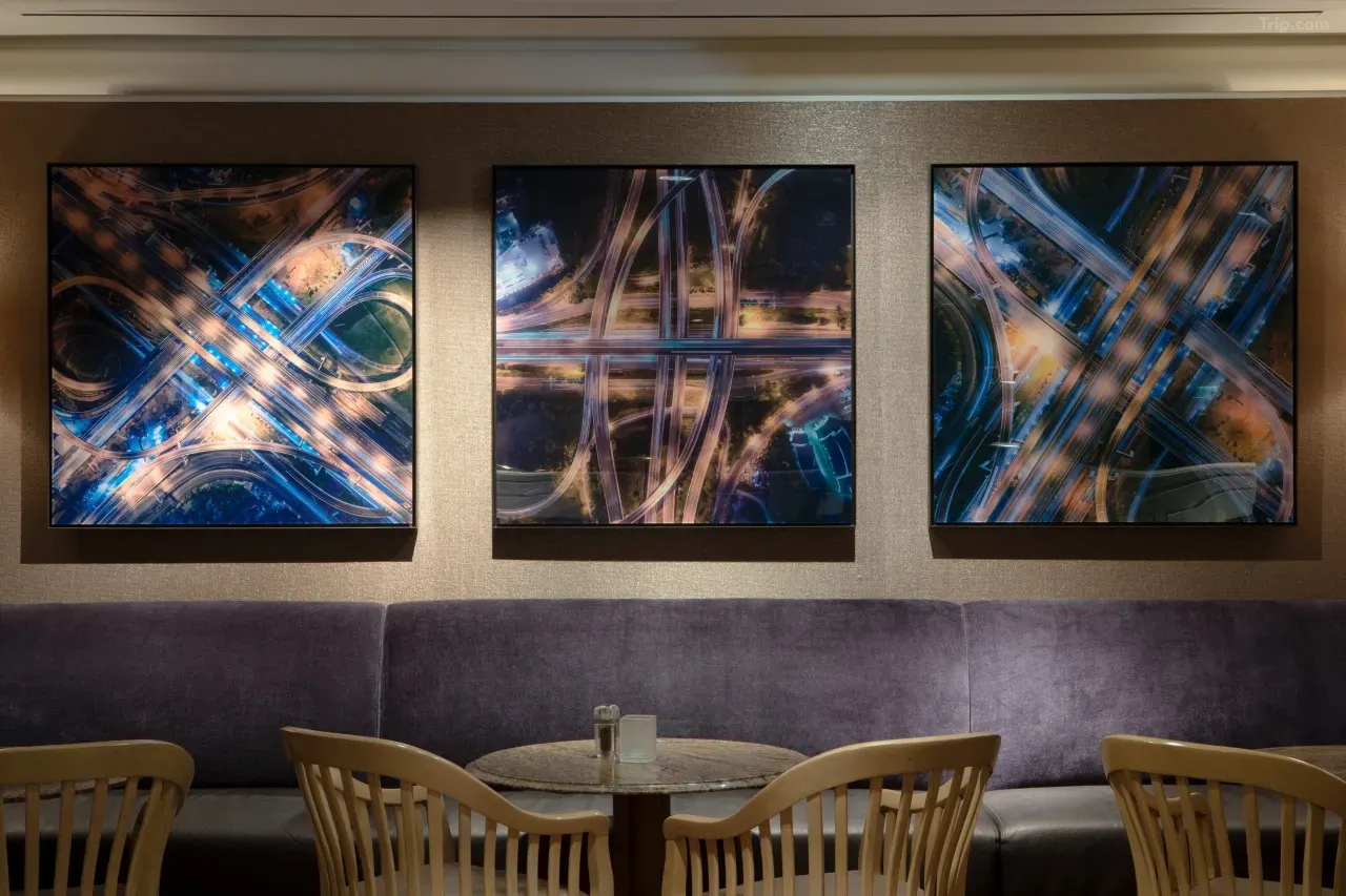 Dining area - Hotels near LAX with Shuttle