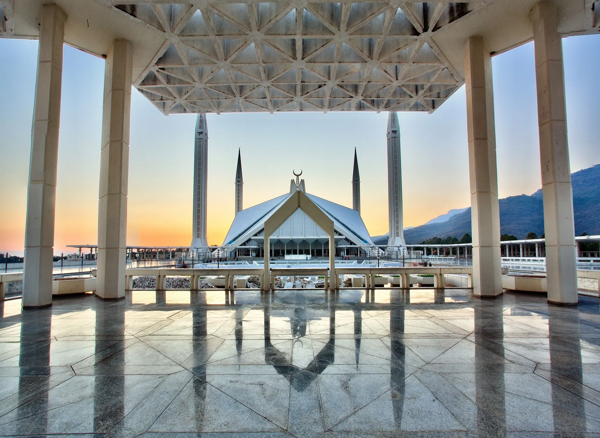 Book Cheap Flights from Manchester to Islamabad and Save Money