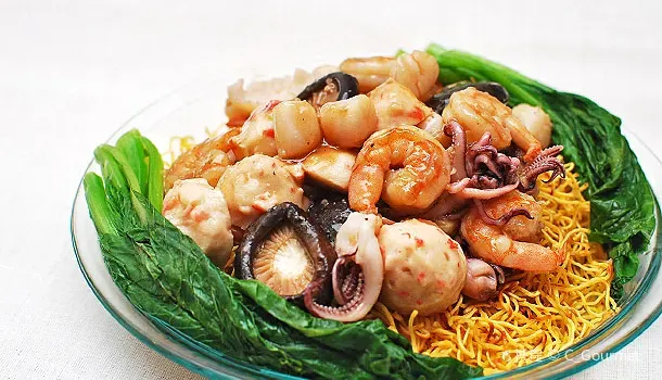 หมี่กรอบราดหน้าทะเล