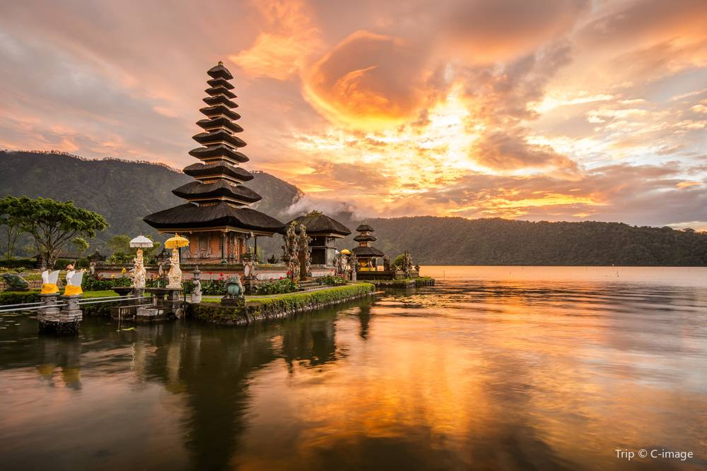 30 Tempat Wisata di Bali-Pura Ulun Danu Bratan