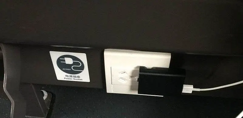 ที่นั่งชั้นหนึ่งบนรถไฟความเร็วสูงของจีน