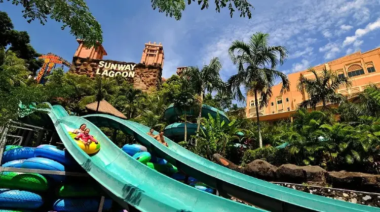 Where is Sunway Lagoon water park?