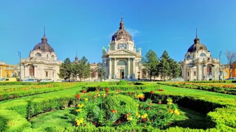 Methods to save money when travelling Hungary
