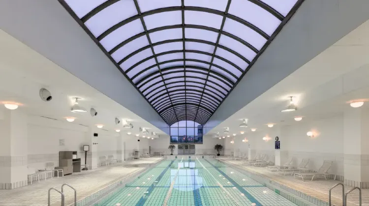 屋内プール＆サウナでリフレッシュ