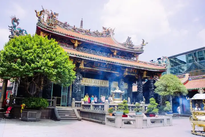 วัดหลงซาน (Lungshan Temple)