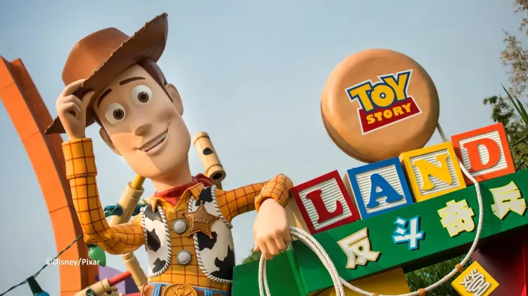 トイ・ストーリーベースキャンプで盛り上がる