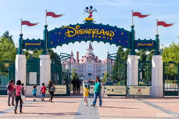 Le portail d’entrée de Disneyland Paris