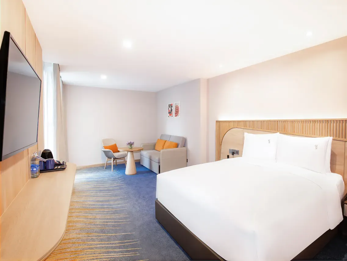 Holiday Inn Express & Suites Bangkok Central Pier