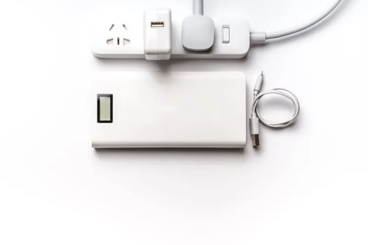 ลืมพกปลั๊กแปลงอินโดนีเซีย จะชาร์จโทรศัพท์ยังไงดี?