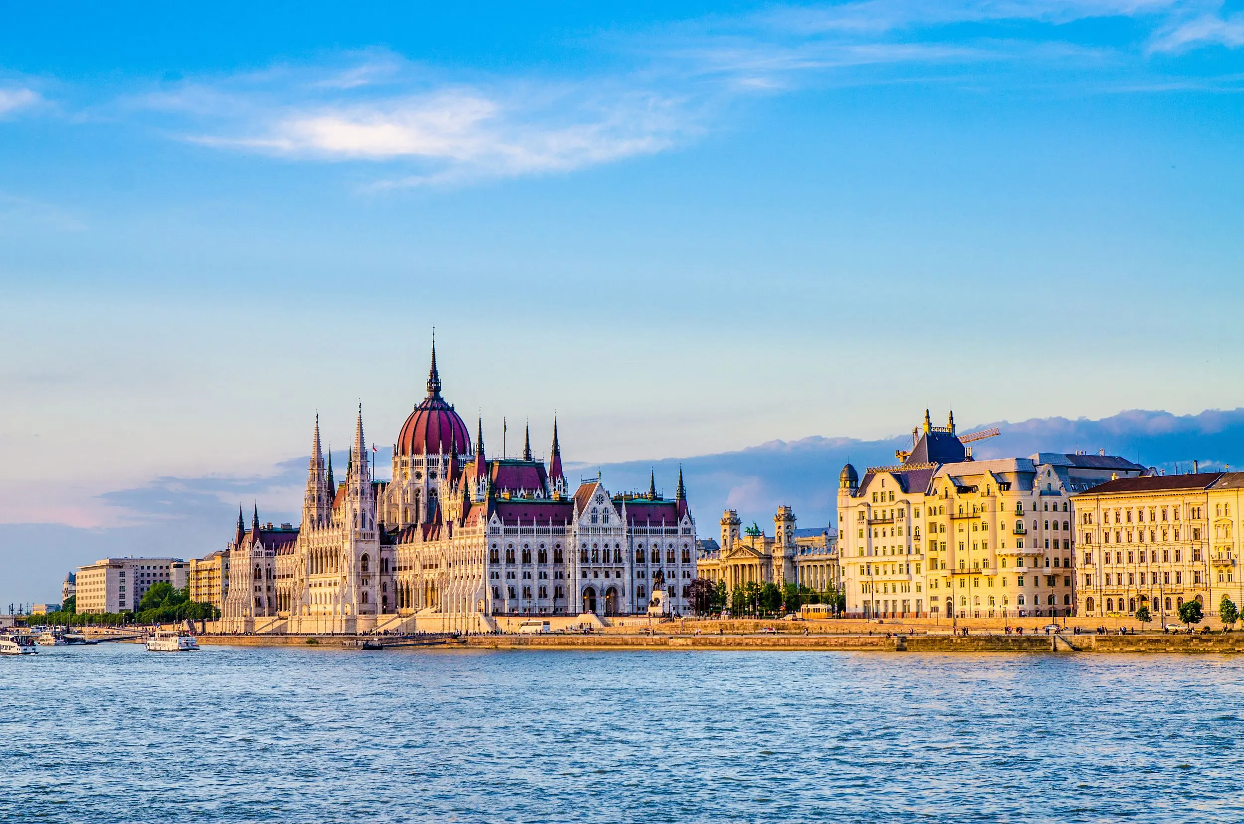 Book Cheap Flights from London to Budapest and Save Money