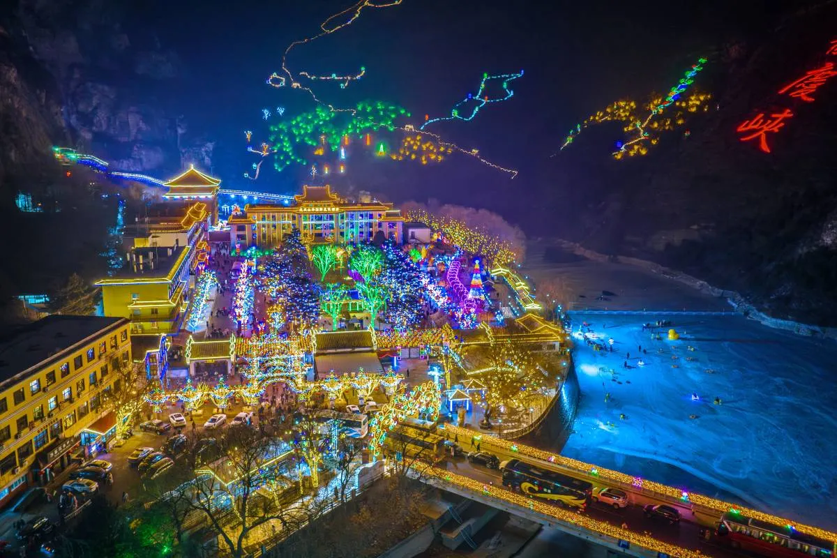 Rekomendasi Tempat Wisata Dekat Mutianyu Great Wall-Gua Longqingxia