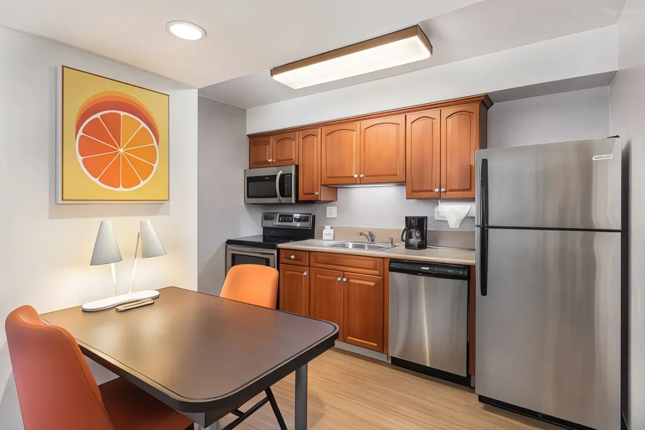 Kitchen and dining area- Hotel near Disneyland with Shuttle