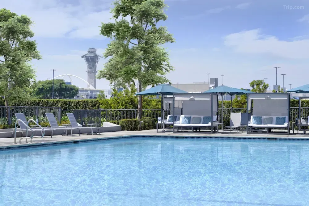 Outdoor pool - Hotels near LAX with Shuttle