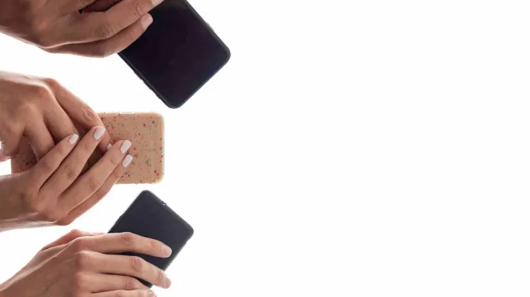 Comparison: Australia eSIM vs. SIM Card vs. Wi-Fi