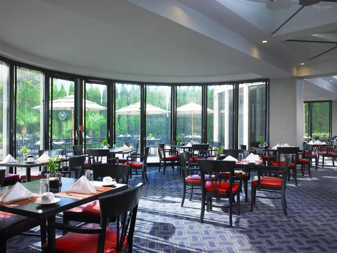 Dining area - Hotels near LAX with Shuttle