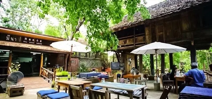 บรรยากาศภายในร้านมีนา