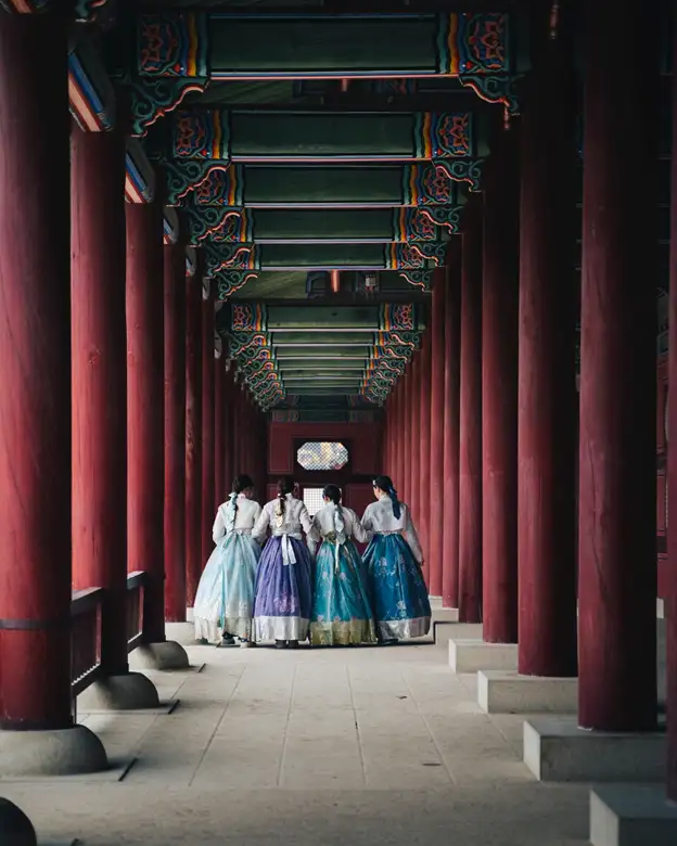 South Koreans wearing hanbok