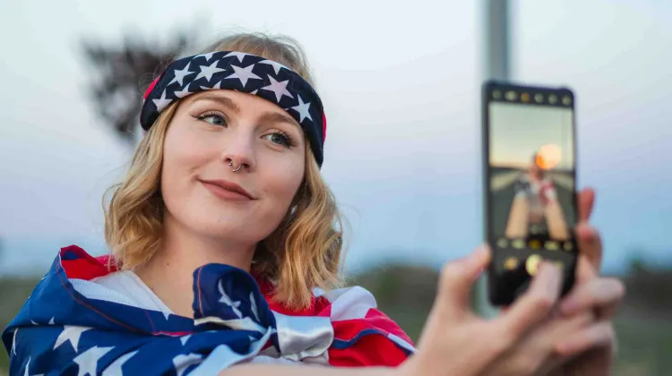 Use eSIM USA to travel