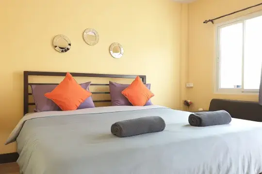 แอท เดอะ บีช เกาะล้าน - ที่พัก หาดตาแหวน ติดทะเล