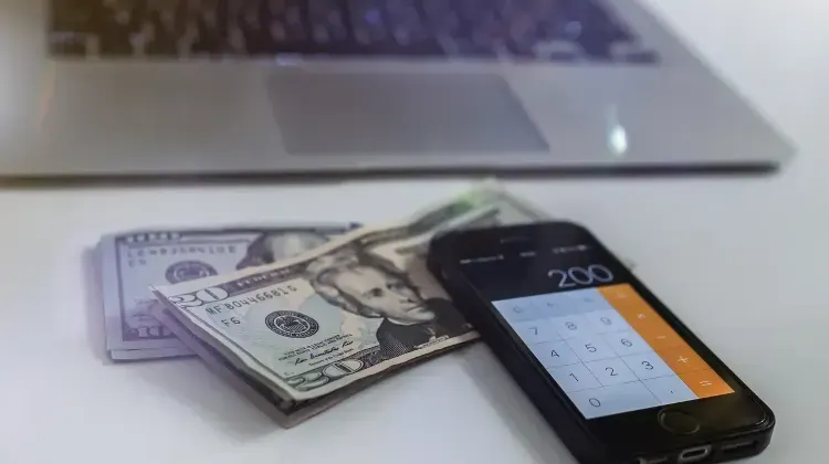 Mana yang Lebih Baik di Amerika Serikat? Perbandingan eSIM, kartu SIM, dan router Wi-Fi
