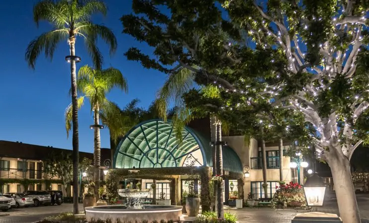 Hotel building appearance - Hotel near Disneyland with Shuttle