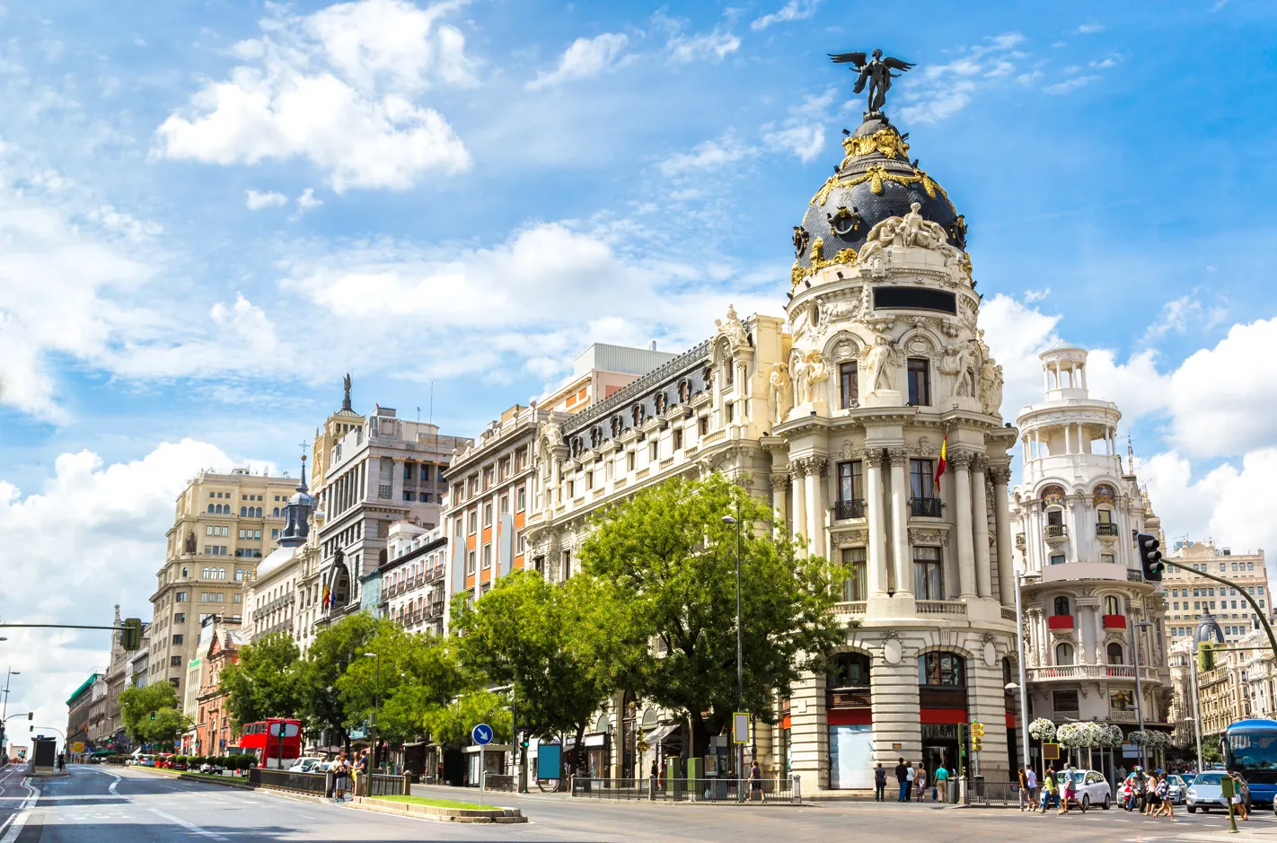 Book Cheap Flights from London to Madrid and Save Money