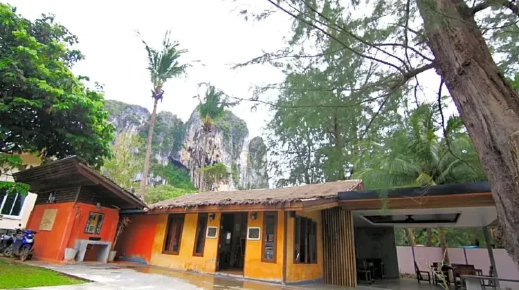 ที่พักเกาะลิบง บ้านเจ้าไหม บีชเฮาส์